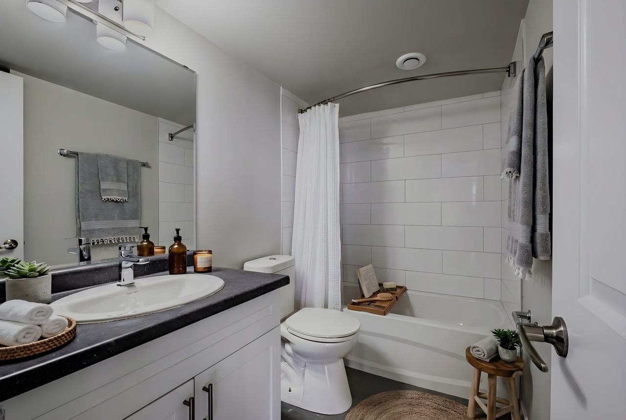 Royal Oak Terrace - Photo 7 of 19