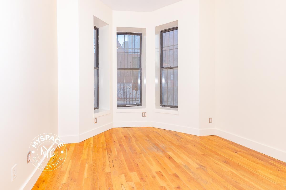 677 Quincy St #1R - Photo 3 of 8