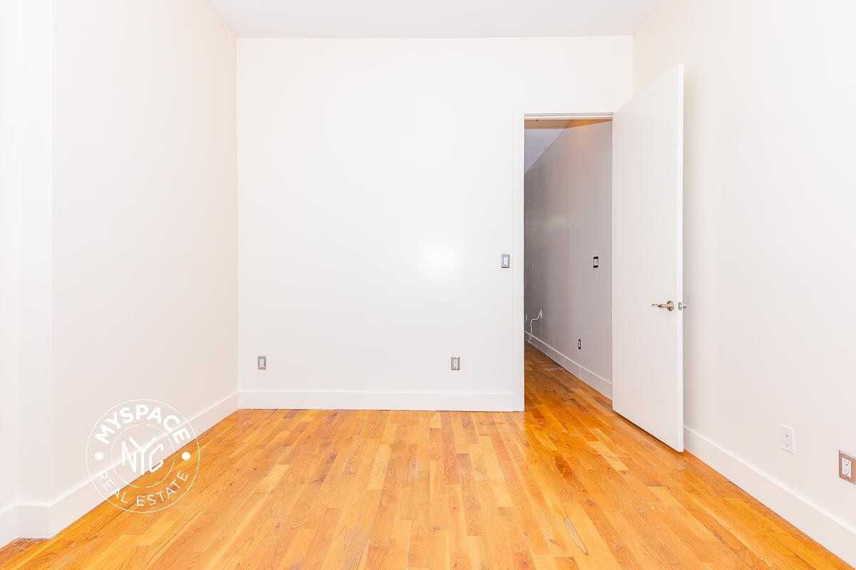 677 Quincy St #1R - Photo 5 of 8