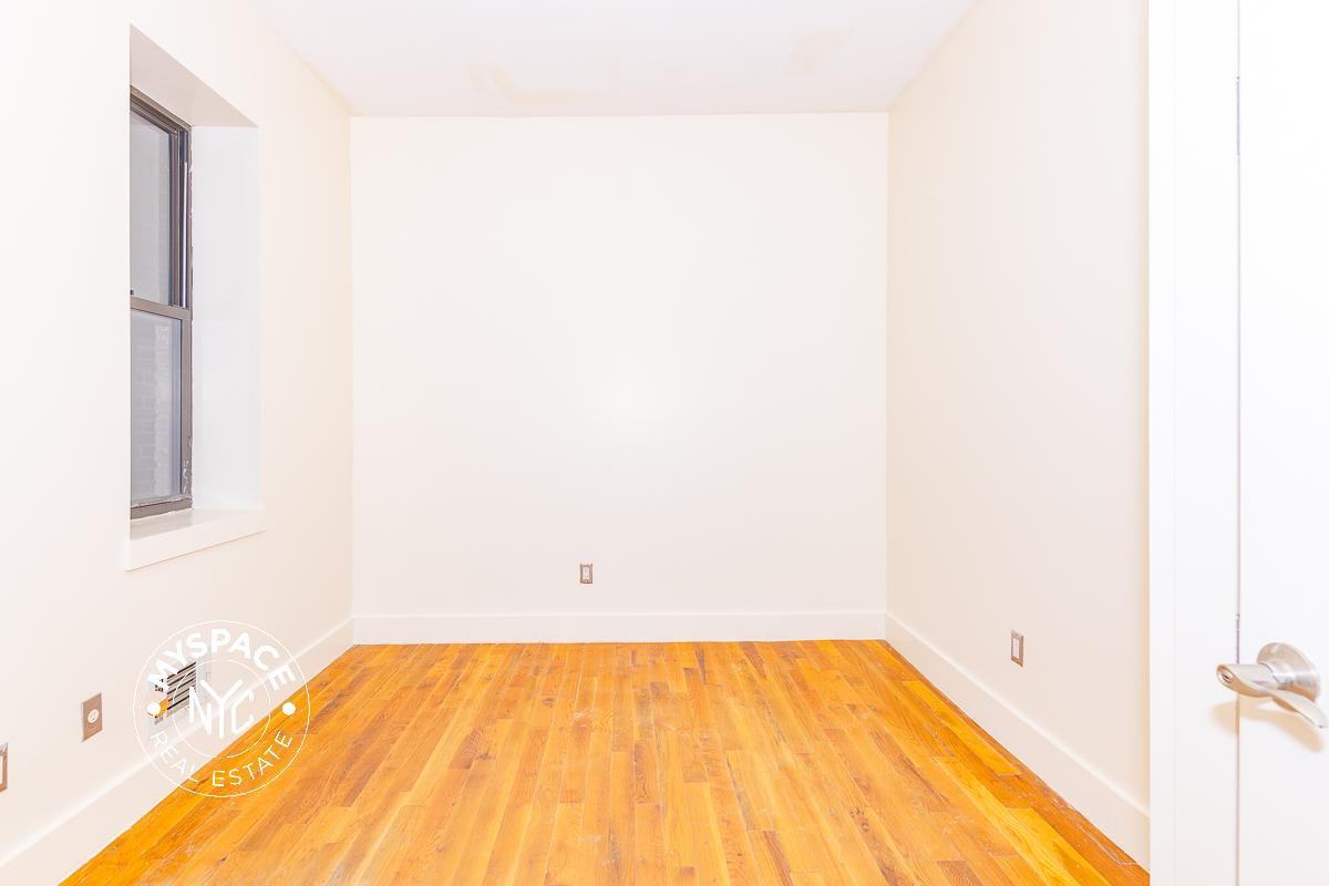 677 Quincy St #1R - Photo 6 of 8