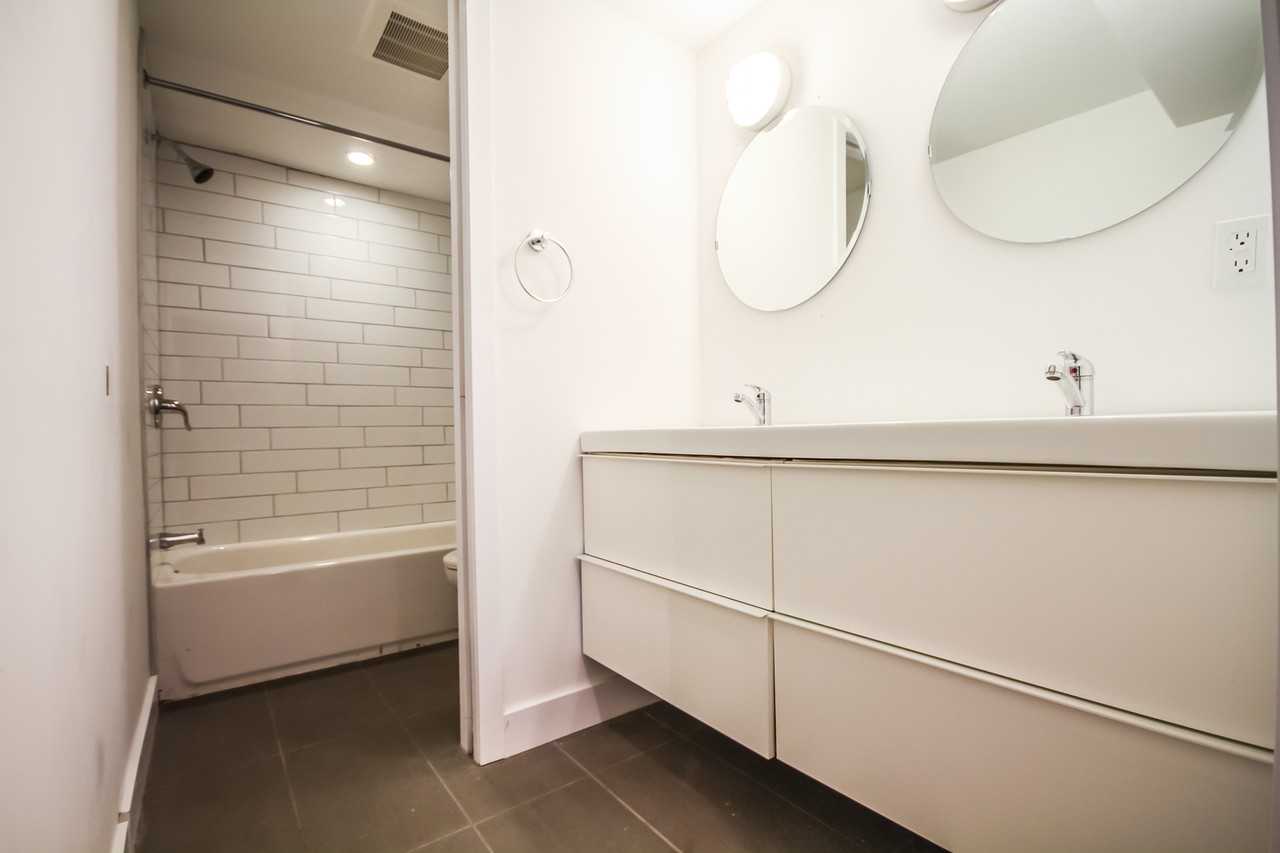 1148 Woodroffe Ave - Photo 6 of 17