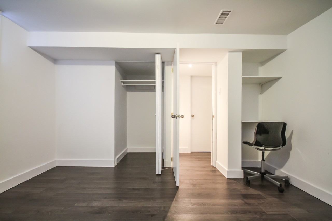 1148 Woodroffe Ave - Photo 7 of 17