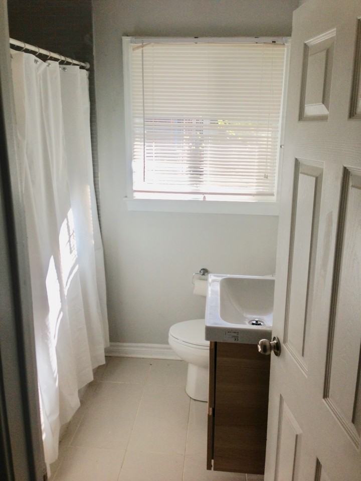 1148 Woodroffe Ave - Photo 6 of 22