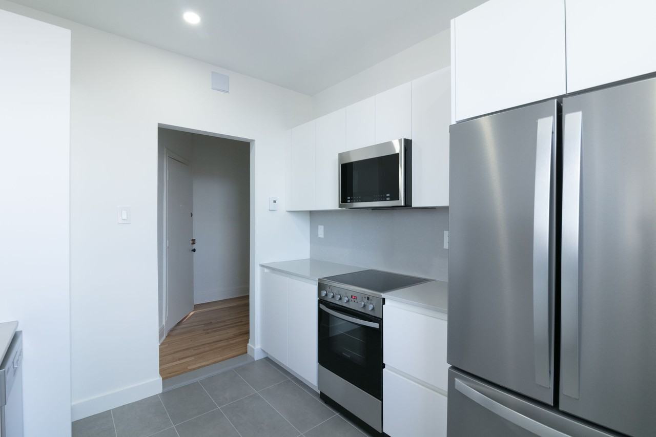 4870 Queen Mary Road - Photo 3 of 50