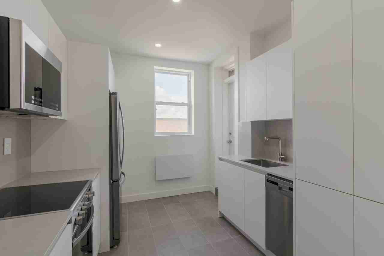4870 Queen Mary Road - Photo 2 of 50