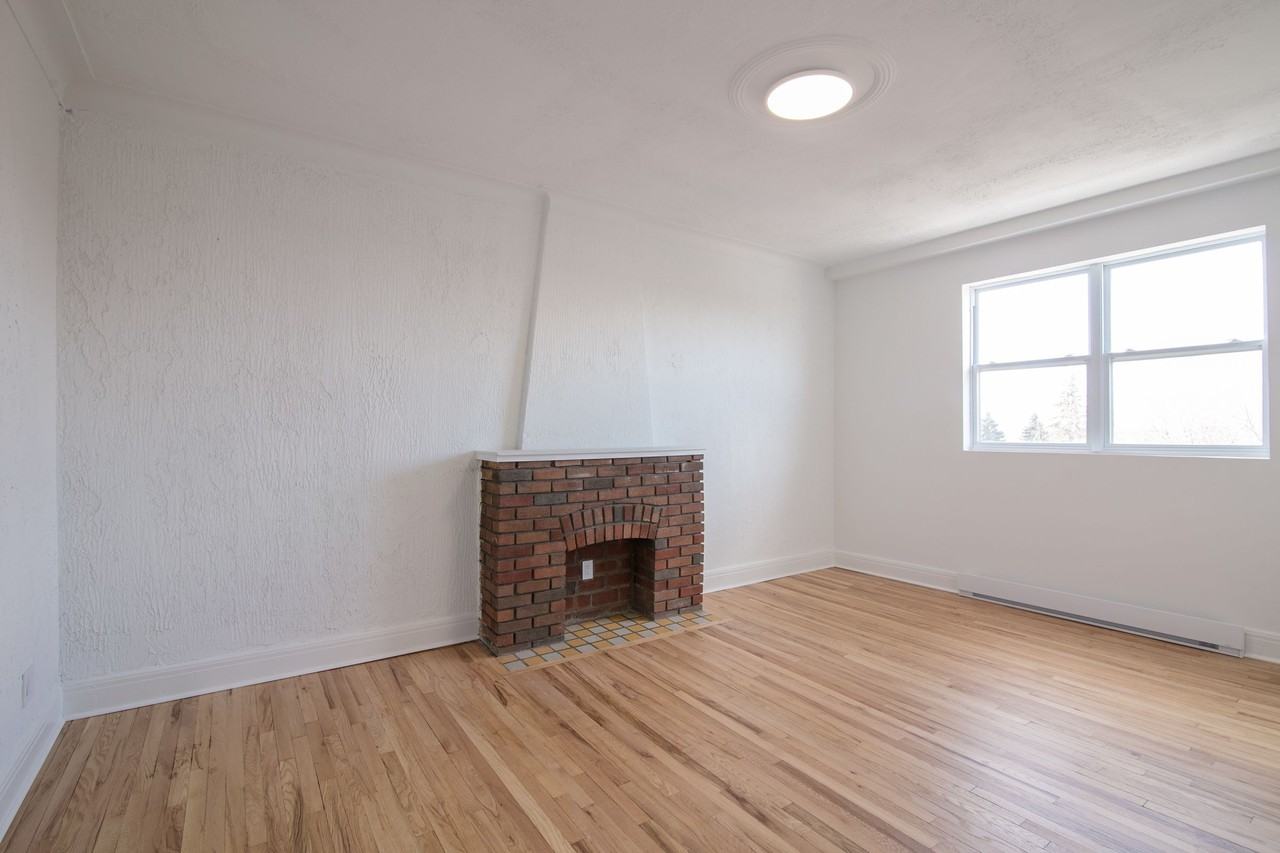 4870 Queen Mary Road - Photo 5 of 50