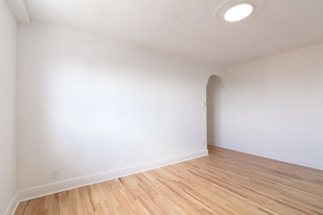 4870 Queen Mary Road - Photo 6 of 50