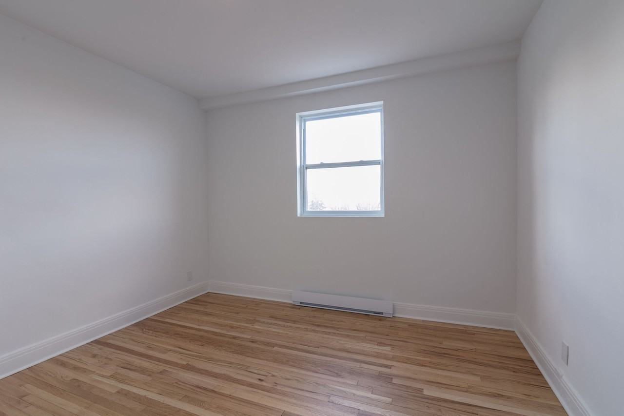 4870 Queen Mary Road - Photo 7 of 50