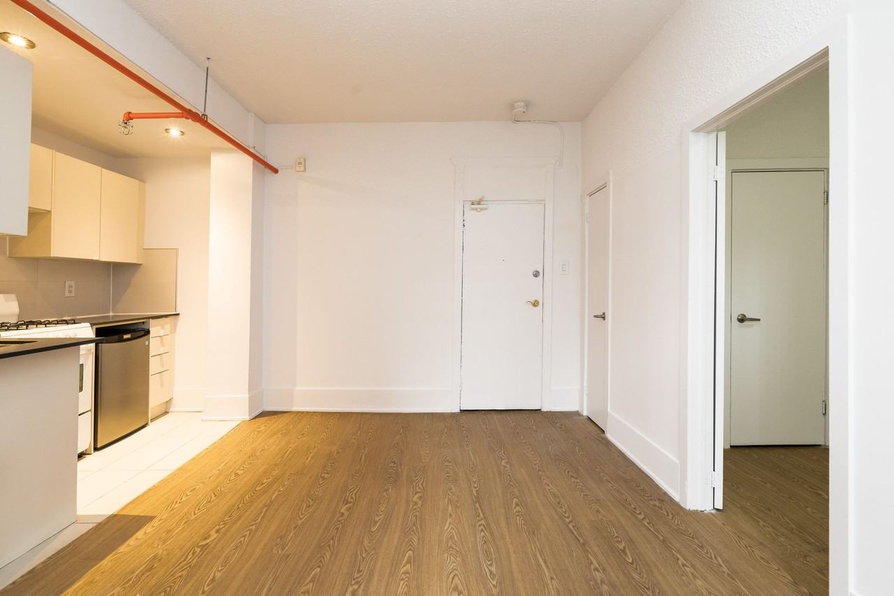 160 Huron Street - Photo 3 of 46