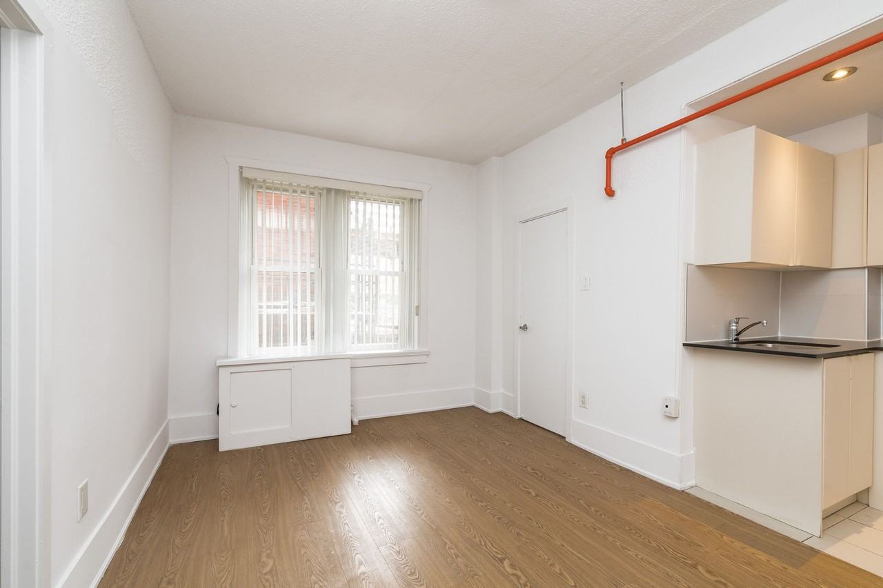 160 Huron Street - Photo 5 of 46