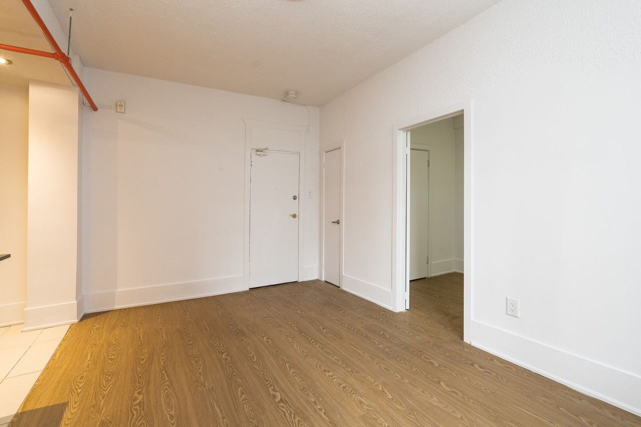 160 Huron Street - Photo 6 of 46