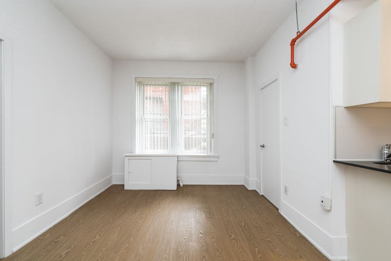 160 Huron Street - Photo 7 of 46
