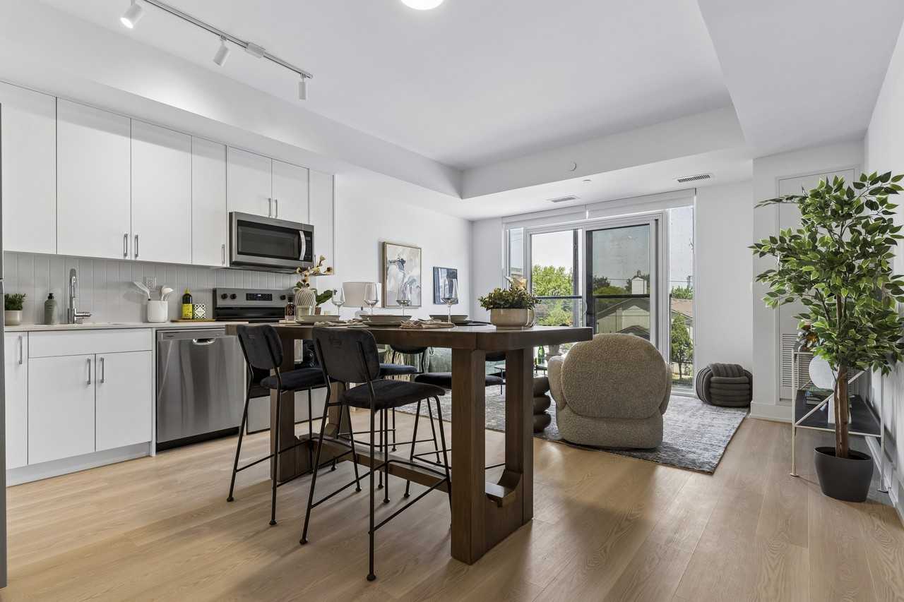 799 Sheppard Ave West - Photo 6 of 37