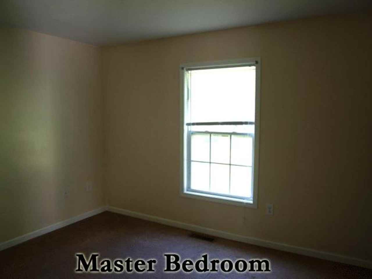 875 Treewood Dr - Photo 3 of 21