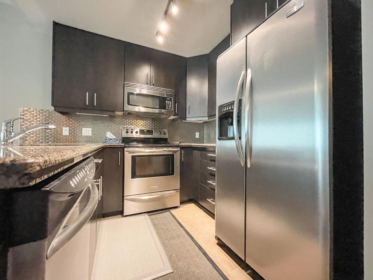 210 15 Ave SE (Vetro) - Photo 4 of 19
