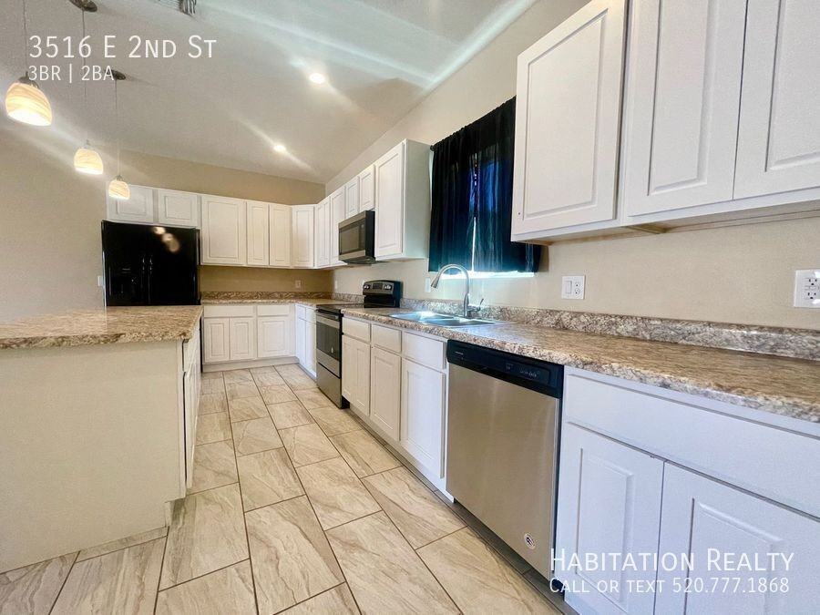 3516 E 2nd St #2 - Photo 3 of 19