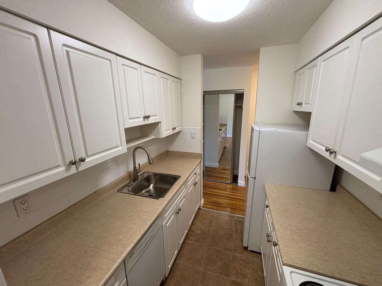 121 West 20th Street #106 - Photo 4 of 23