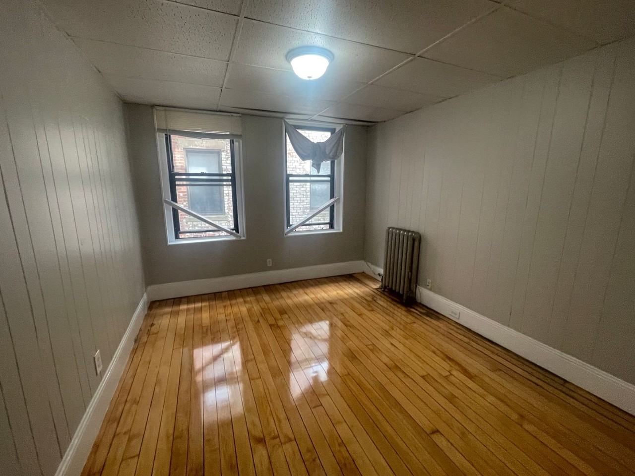 437 Cambridge St - Photo 4 of 9