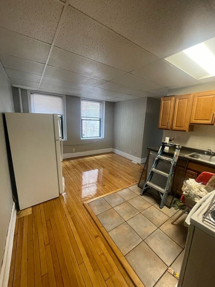 437 Cambridge St - Photo 6 of 9
