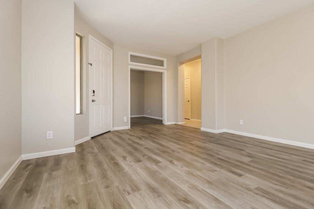 15233 W Banff Ln - Photo 4 of 19