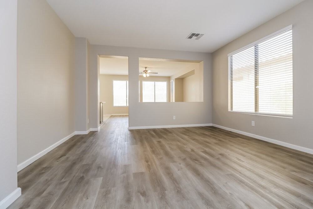 15233 W Banff Ln - Photo 6 of 19