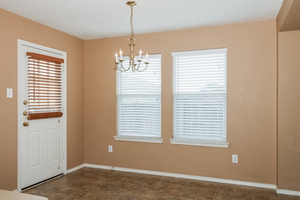 1324 Burleson St - Photo 4 of 18