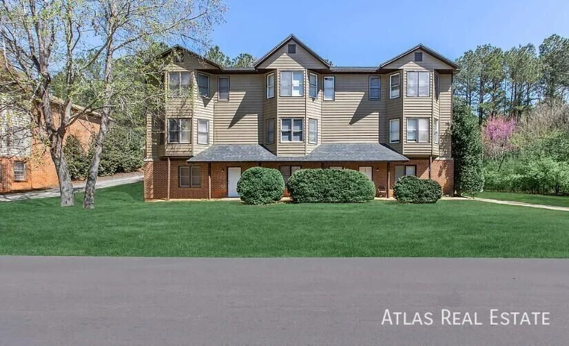 400 Lexington Hts #400 - Photo 6 of 15