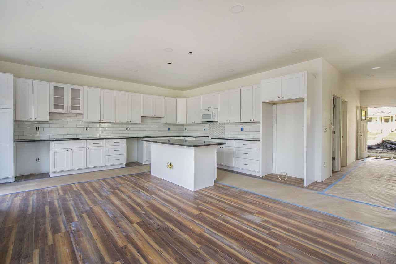 435 Hiscock St - Photo 6 of 26