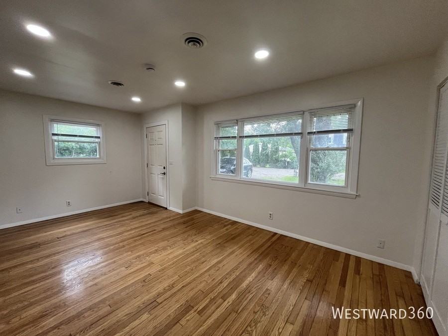 1104 Isabel Dr - Photo 2 of 34