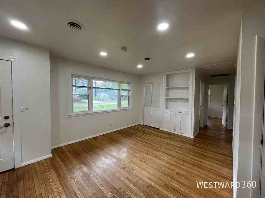 1104 Isabel Dr - Photo 3 of 34