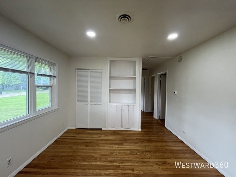 1104 Isabel Dr - Photo 4 of 34