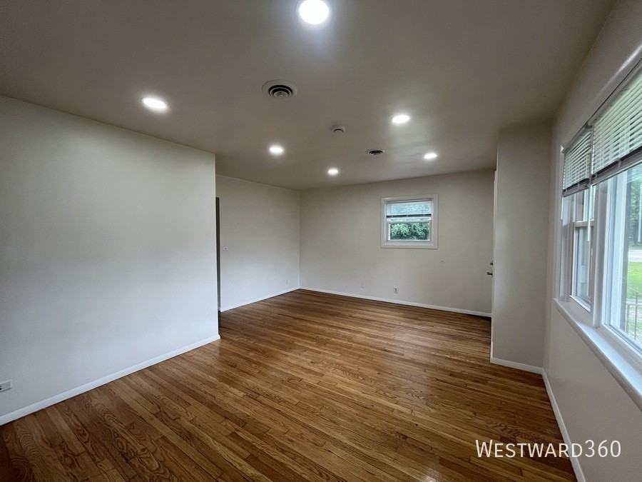1104 Isabel Dr - Photo 5 of 34