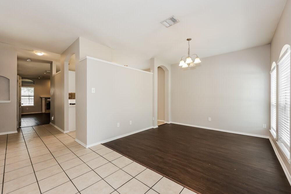 2808 Earle Dr - Photo 3 of 16