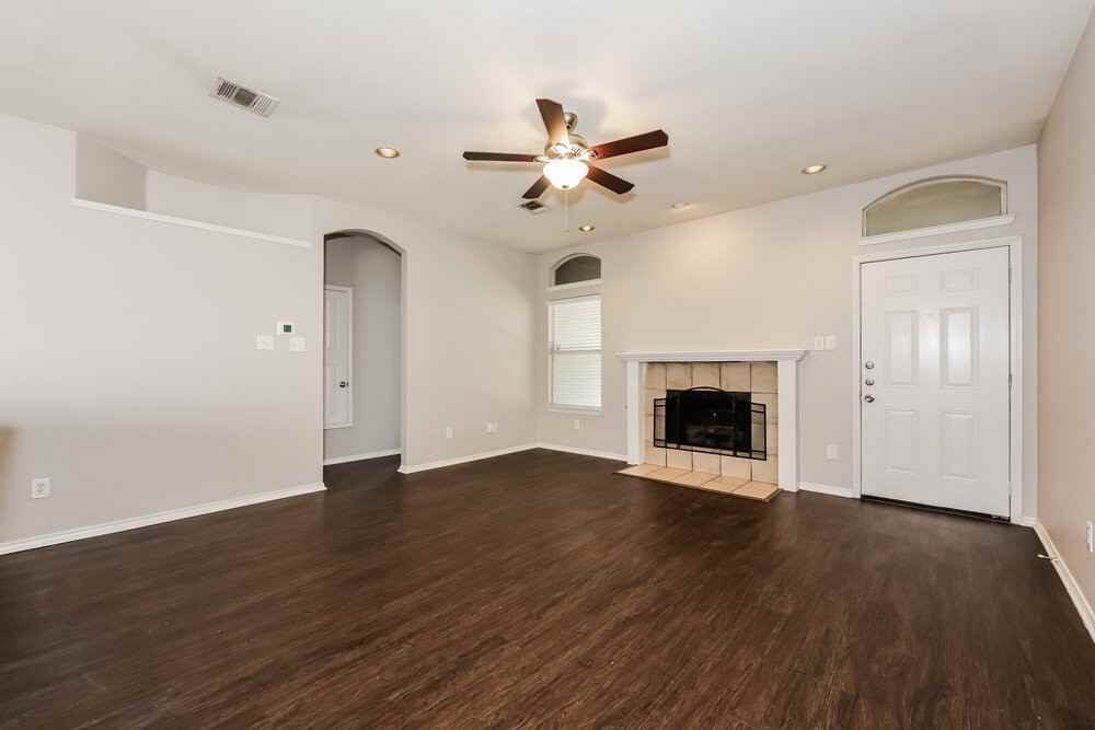 2808 Earle Dr - Photo 4 of 16