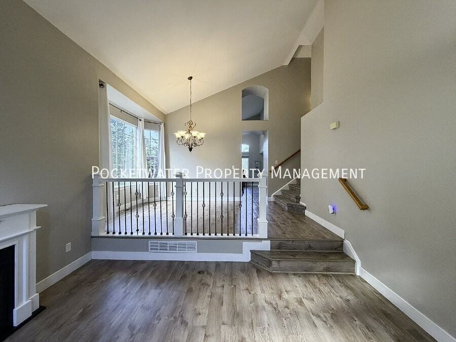2127 Mountain Iris Dr - Photo 4 of 23