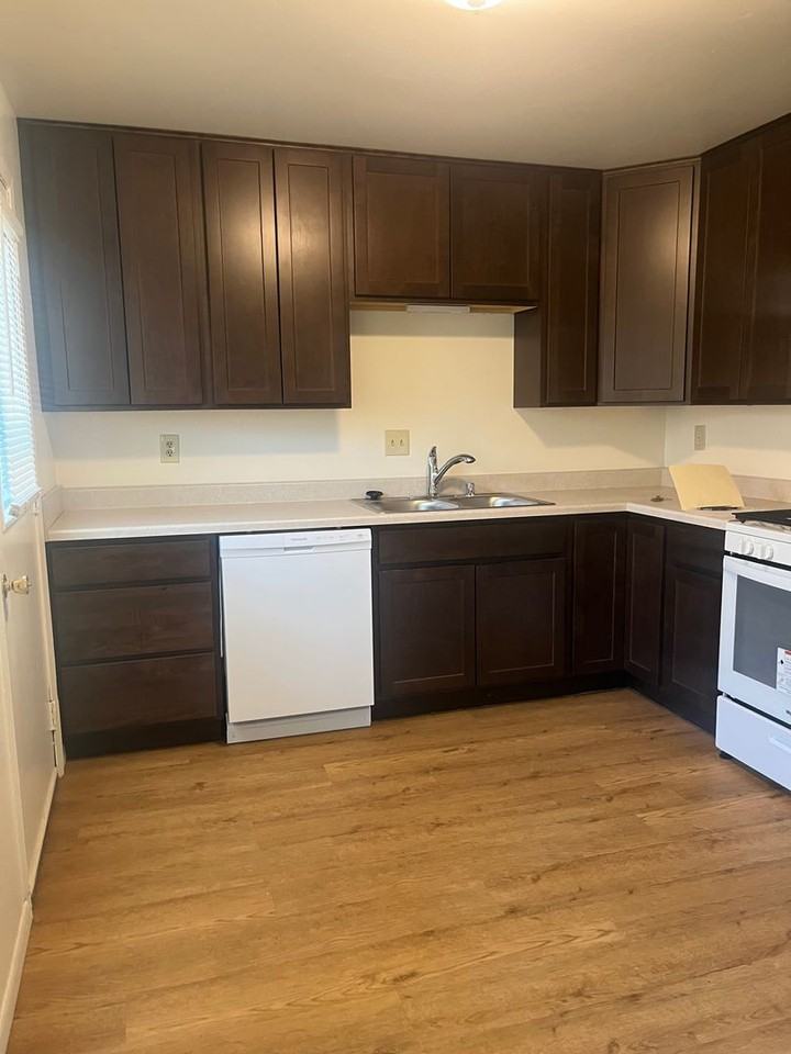 140 Falls Rd - Photo 3 of 11