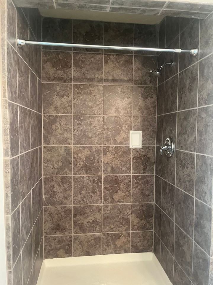 140 Falls Rd - Photo 6 of 11