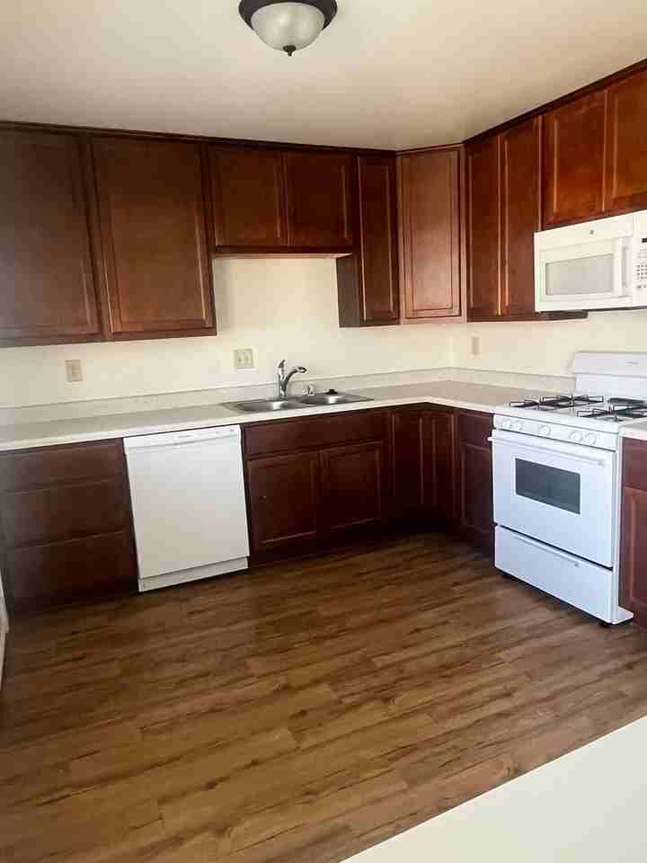 140 Falls Rd - Photo 7 of 11