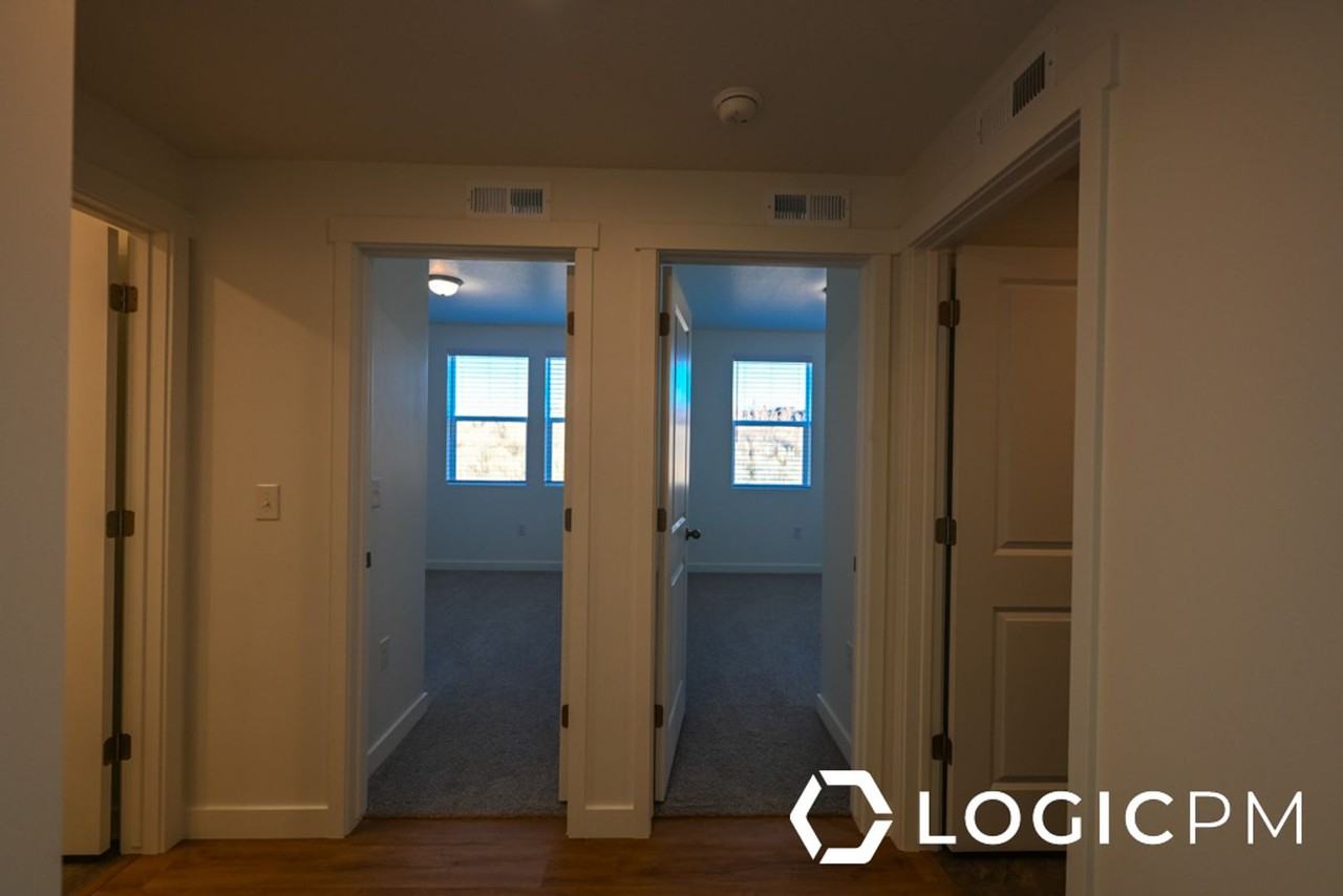 754 W Blue Magic Ln #201 - Photo 7 of 40