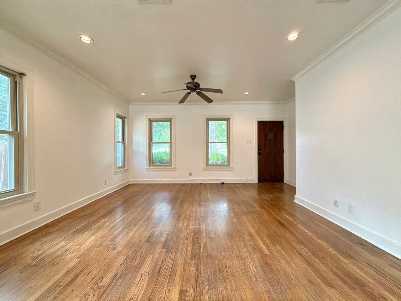 903 E 38th St - Photo 5 of 41