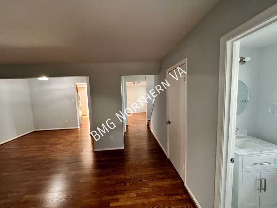 5344 Anchor Ct - Photo 2 of 19