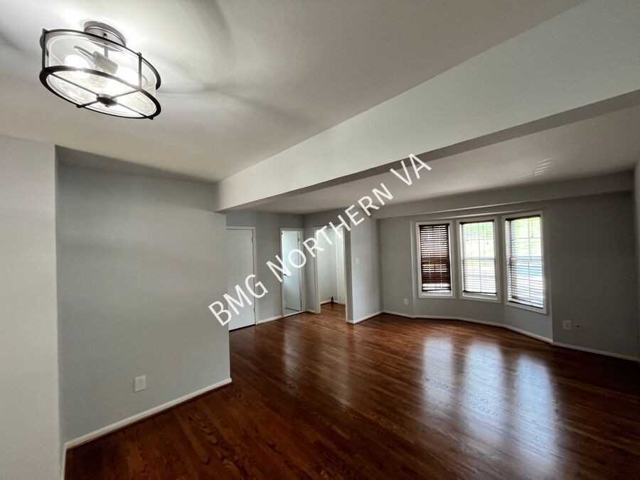 5344 Anchor Ct - Photo 4 of 19