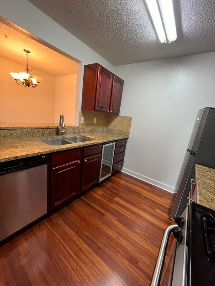 2025 Dixie Belle Dr Apt F - Photo 5 of 18