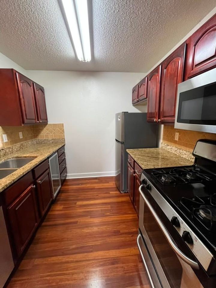 2025 Dixie Belle Dr Apt F - Photo 6 of 18
