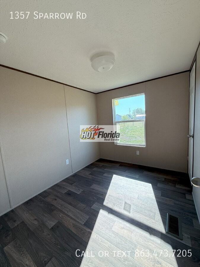 1357 Sparrow Rd - Photo 3 of 17