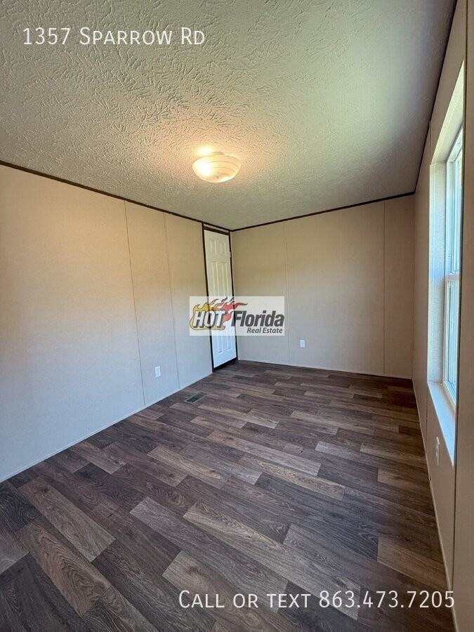 1357 Sparrow Rd - Photo 6 of 17