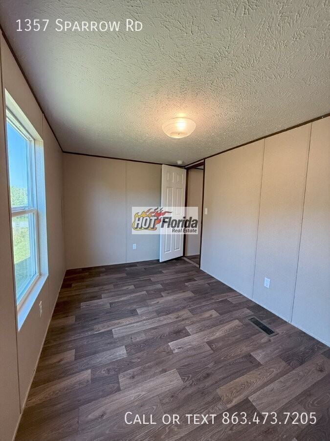 1357 Sparrow Rd - Photo 7 of 17