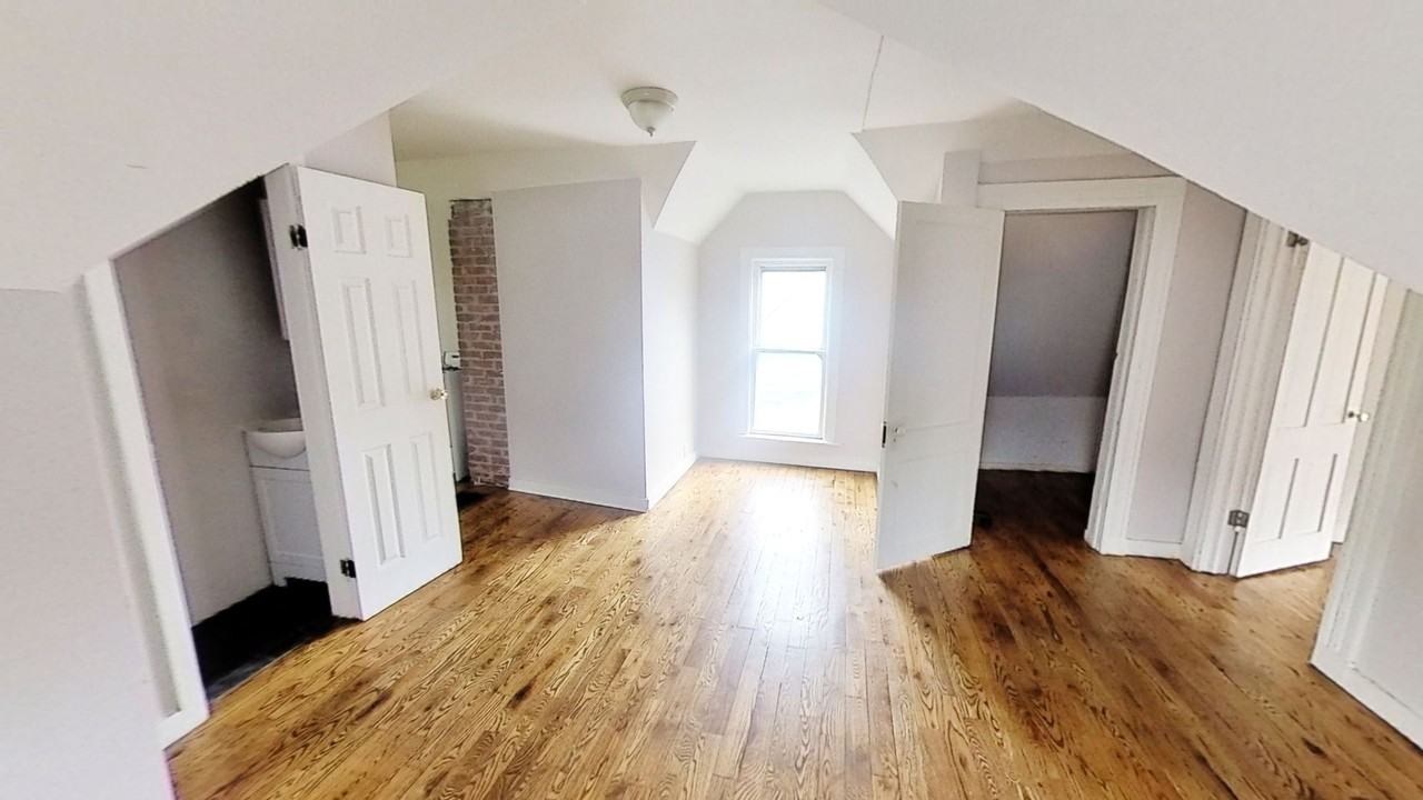 439 Meigs St #5 - Photo 4 of 7