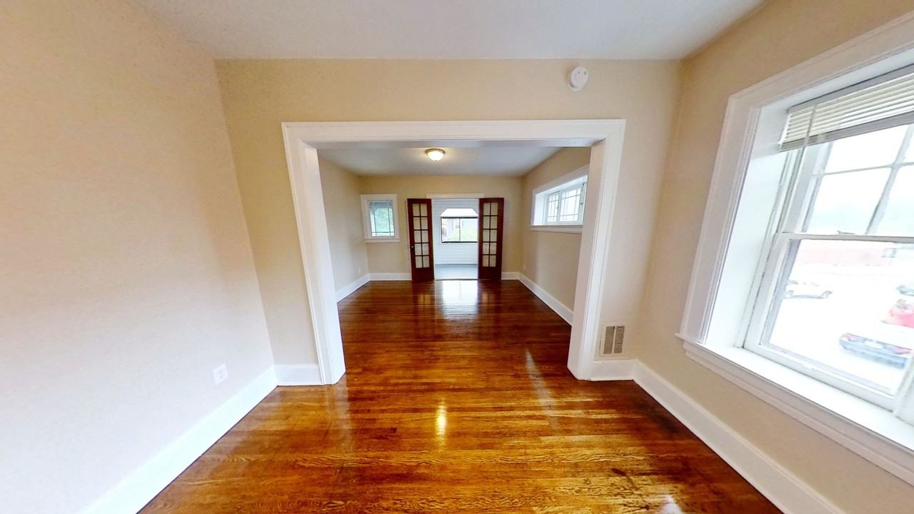 96 Laburnam Cres #3 - Photo 3 of 15