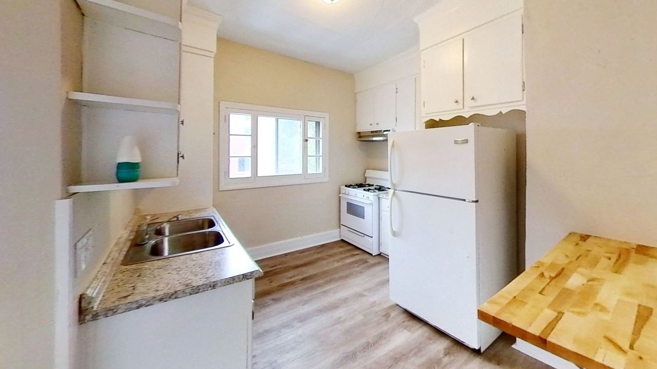 96 Laburnam Cres #3 - Photo 7 of 15